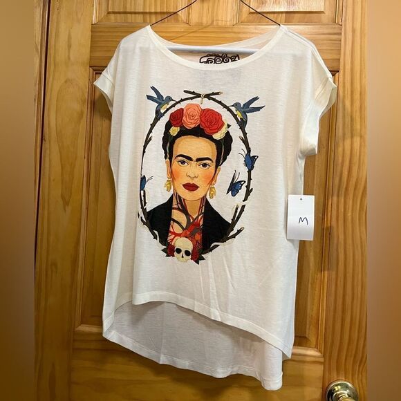 (NWT) Hecho En Mexico size M woman w: birds & butterflies graphic t shirt size M - Picture 1 of 4